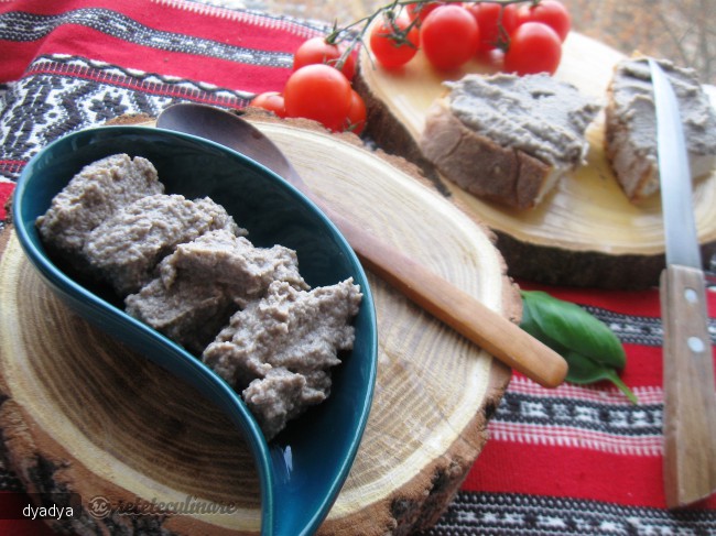 Pateu de ciuperci