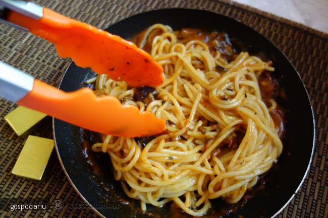 Spaghete Picante cu Vinete