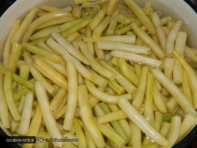 Mancare de Fasole Pastai cu Rosii