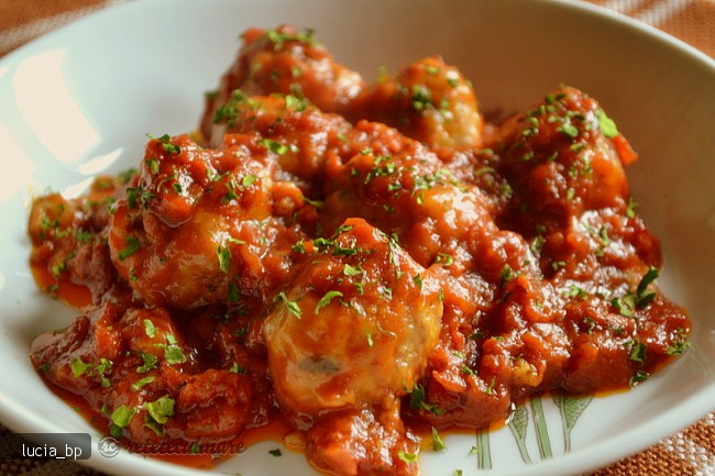 Polpette Alla Pizzaiola - Chiftelute Fierte in Sos de Rosii