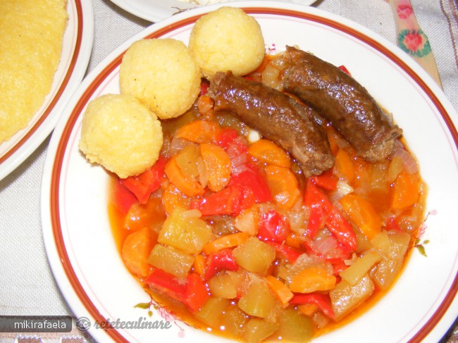 Mancarica de Legume cu Carnati Afumati