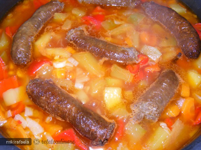 Mancarica de Legume cu Carnati Afumati