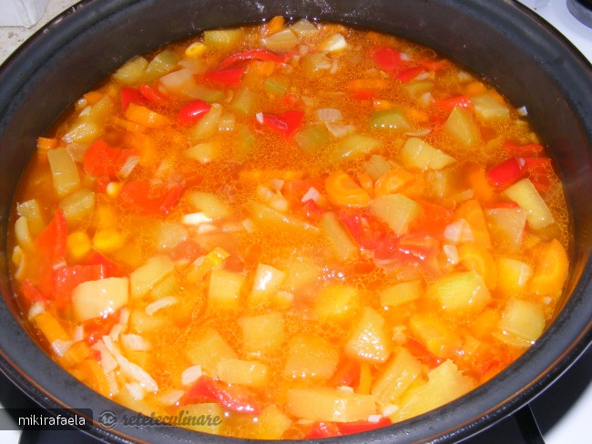 Mancarica de Legume cu Carnati Afumati