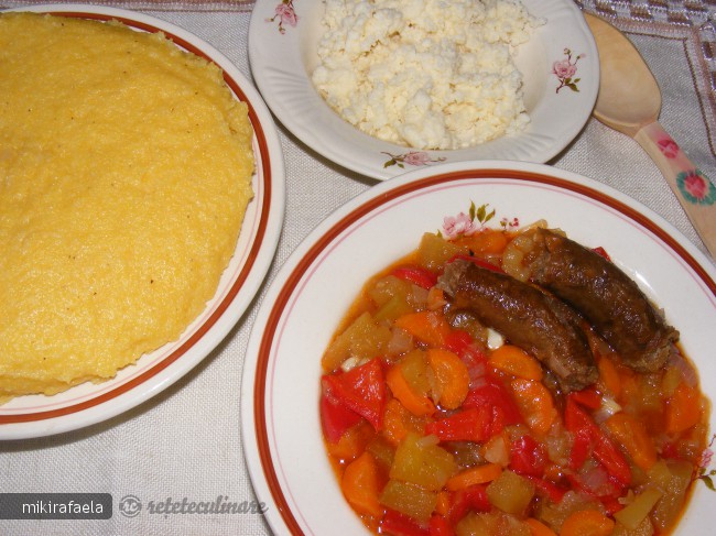 Mancarica de Legume cu Carnati Afumati