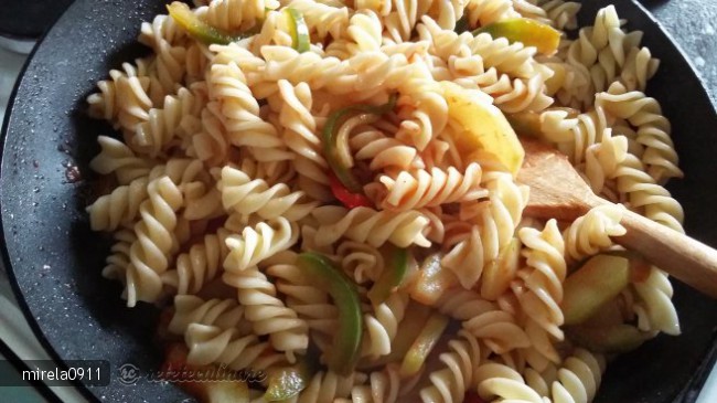 Fusilli cu Legume si Chilli