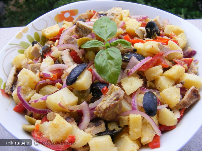 Salata de Cartofi (cu Resturi de Friptura)
