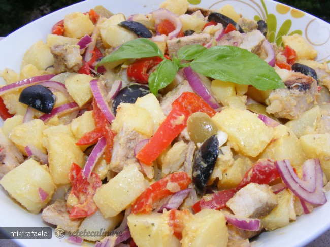 Salata de Cartofi (cu Resturi de Friptura)
