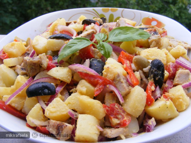 Salata de Cartofi (cu Resturi de Friptura)
