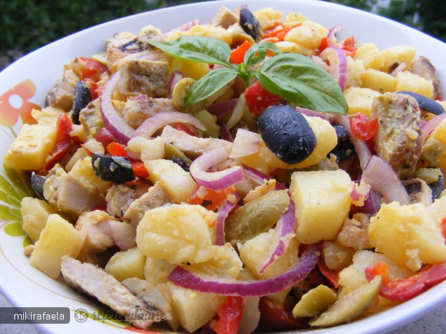 Salata de Cartofi (cu Resturi de Friptura)