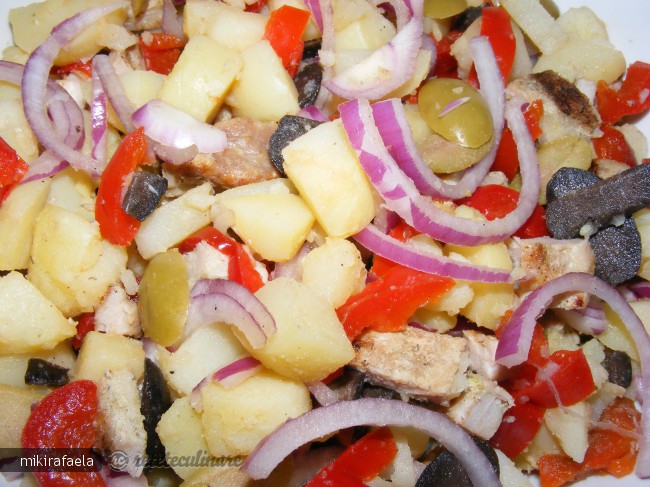 Salata de Cartofi (cu Resturi de Friptura)