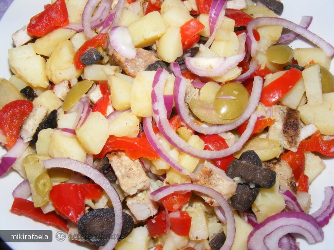 Salata de Cartofi (cu Resturi de Friptura)