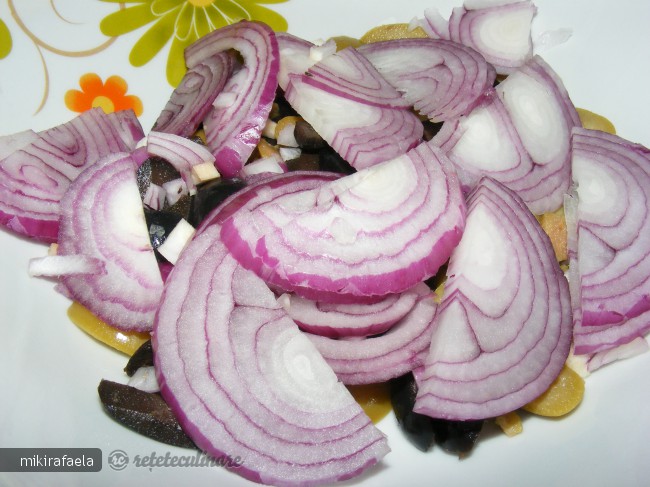 Salata de Cartofi (cu Resturi de Friptura)