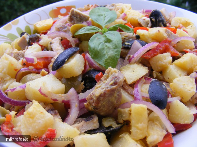 Salata de Cartofi (cu Resturi de Friptura)