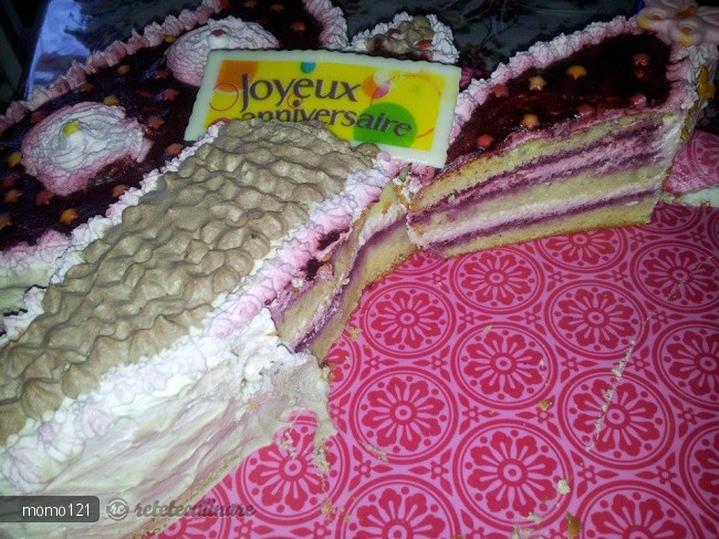 Tort Fluture cu Crema de Sampanie si Fructe de Padure