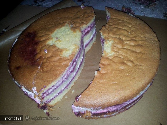 Tort Fluture cu Crema de Sampanie si Fructe de Padure