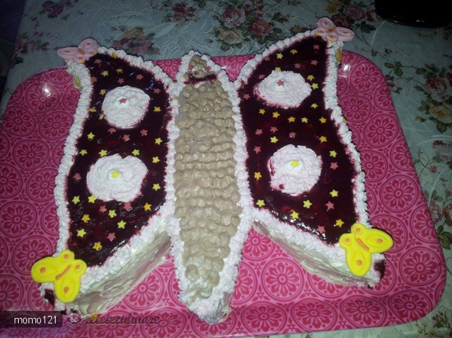 Tort Fluture cu Crema de Sampanie si Fructe de Padure