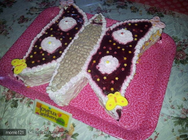 Tort Fluture cu Crema de Sampanie si Fructe de Padure
