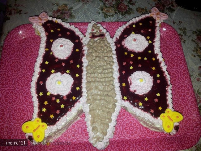 Tort Fluture cu Crema de Sampanie si Fructe de Padure