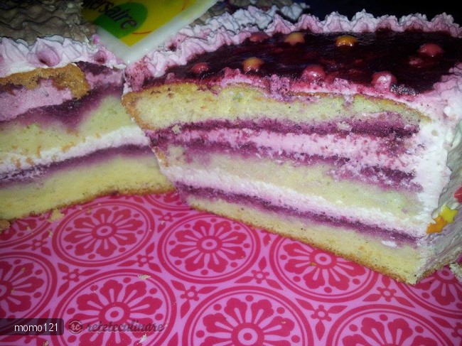 Tort Fluture cu Crema de Sampanie si Fructe de Padure