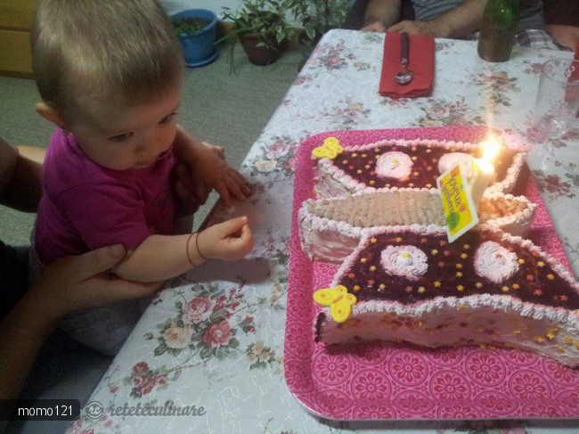 Tort Fluture cu Crema de Sampanie si Fructe de Padure
