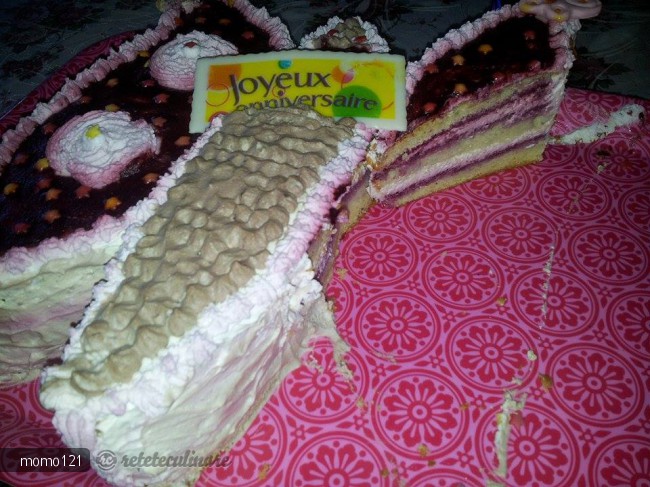 Tort Fluture cu Crema de Sampanie si Fructe de Padure
