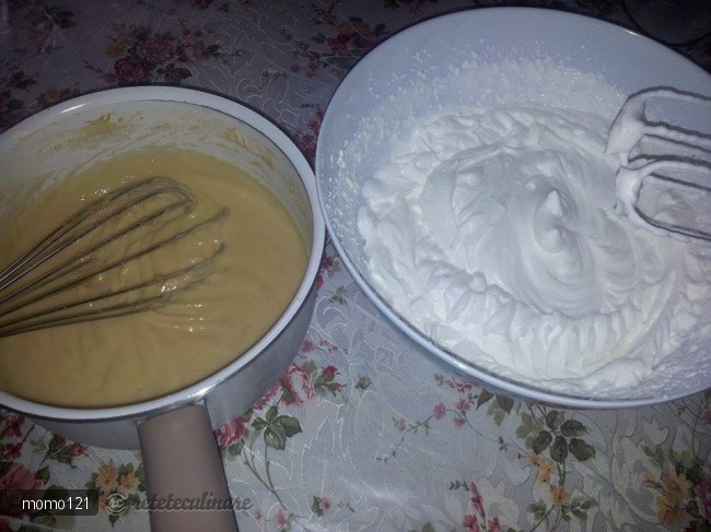 Tort Fluture cu Crema de Sampanie si Fructe de Padure