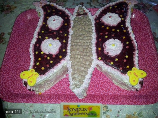 Tort Fluture cu Crema de Sampanie si Fructe de Padure