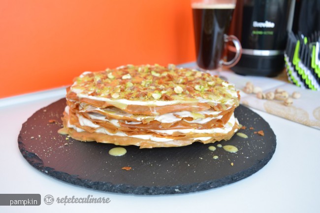 Tortulet din Foi de Placinta cu Crema de Fistic