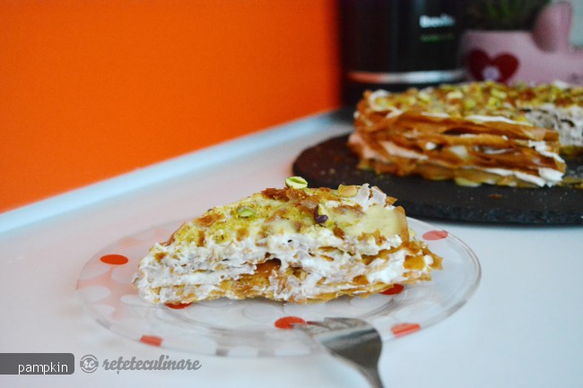 Tortulet din Foi de Placinta cu Crema de Fistic