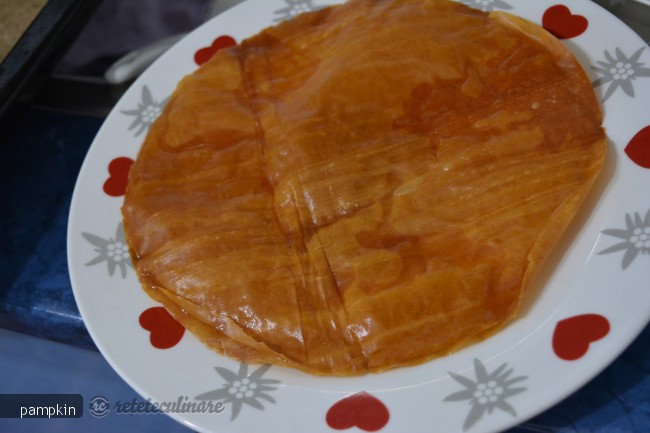 Tortulet din Foi de Placinta cu Crema de Fistic