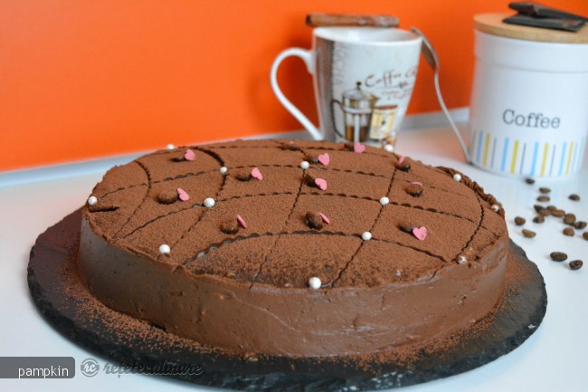 Tort cu Cafea si Glazura de Ciocolata