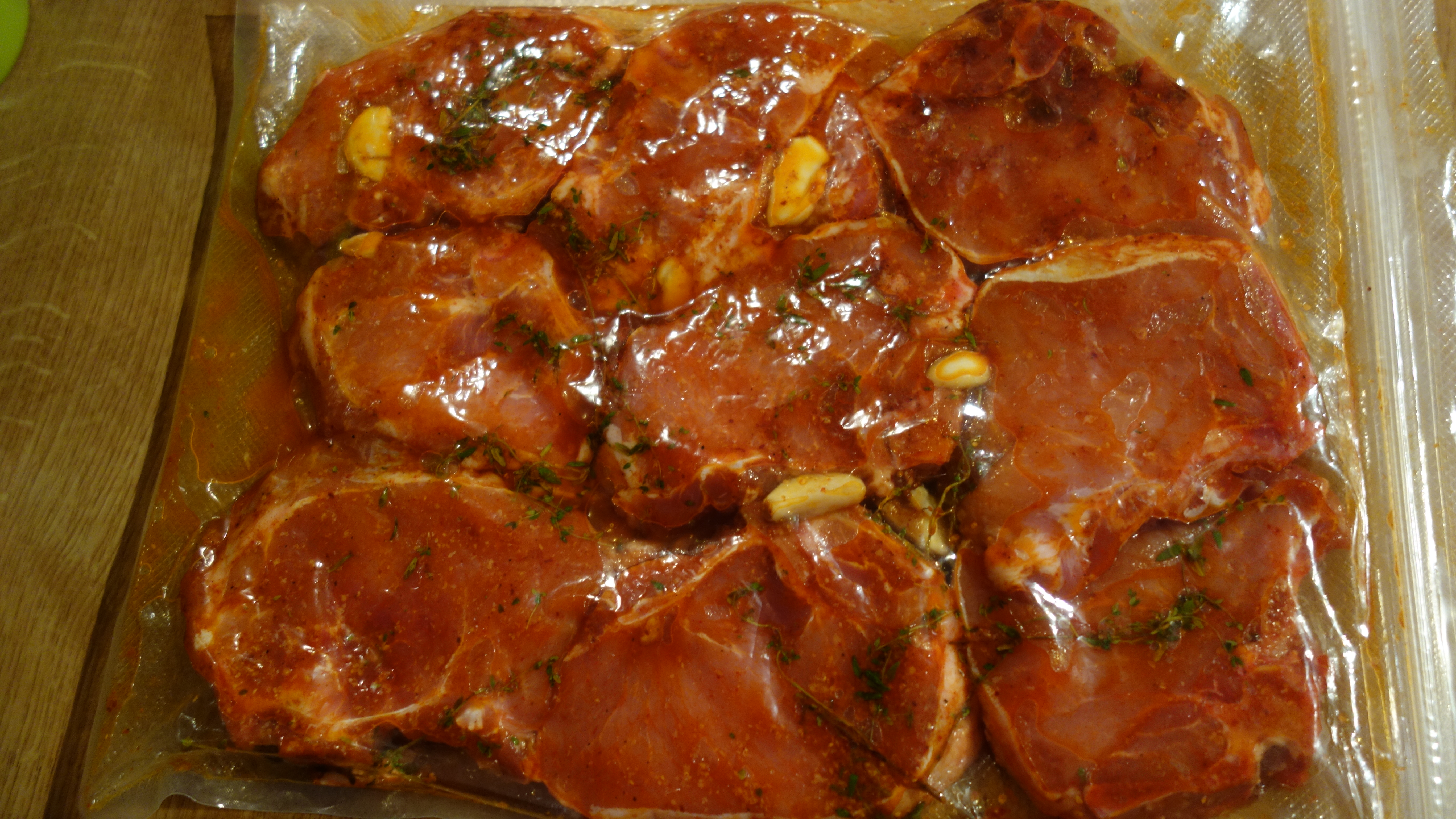 Cotlete de porc, marinate in melasa de rodie