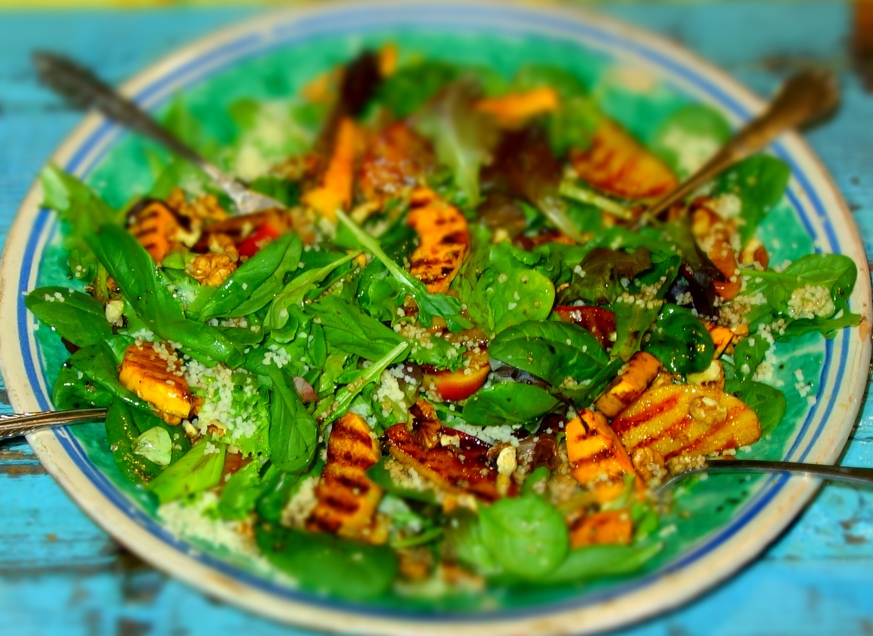 Simfonia toamnei, salata cu dovleac, mar, nuci si cous cous