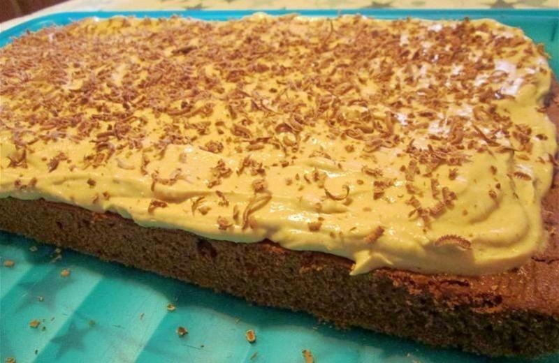 Prajitura din albusuri cu ciocolata si crema de branza cu ness