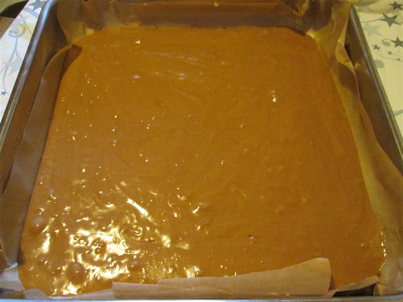 Prajitura din albusuri cu ciocolata si crema de branza cu ness