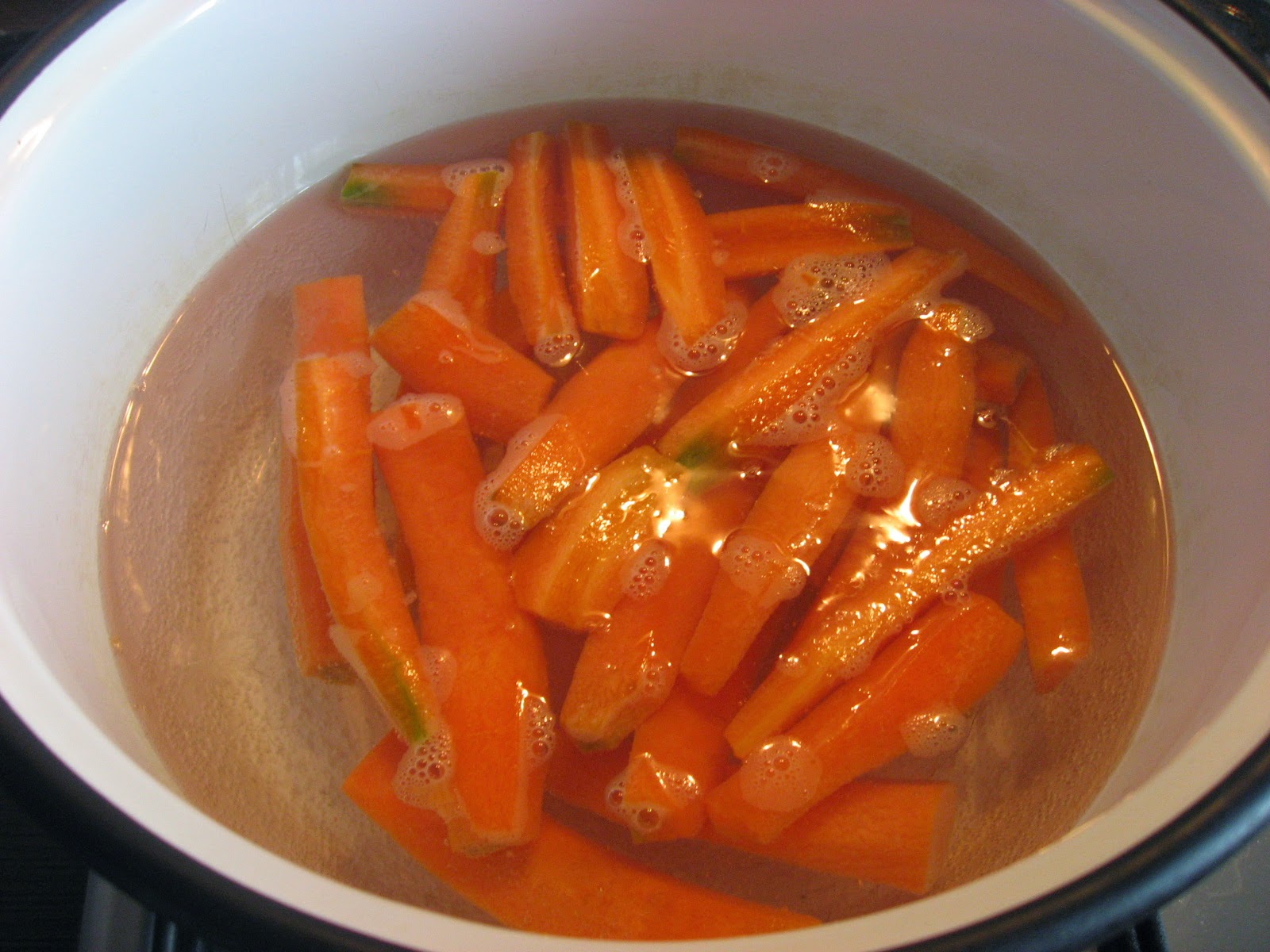 Muschiulet de porc cu morcovi caramelizati si sos de ciuperci