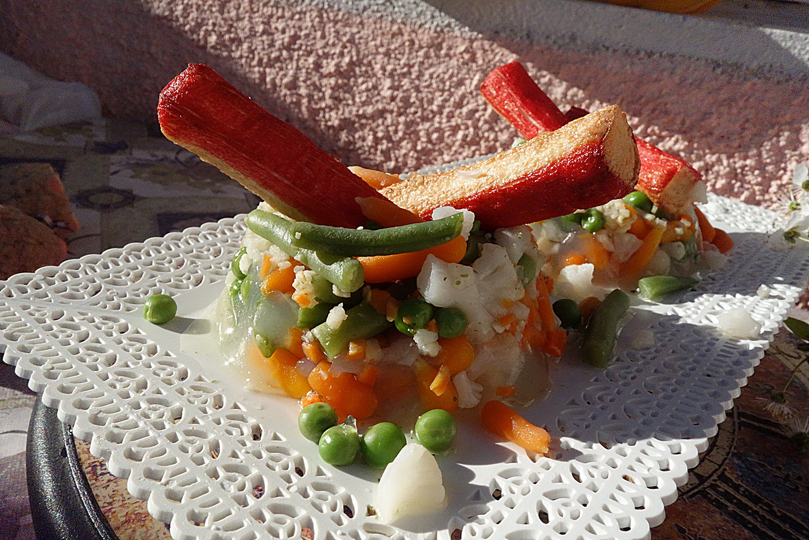 Cosulete din legume in aspic, cu surimi aromatizat cu lamaie