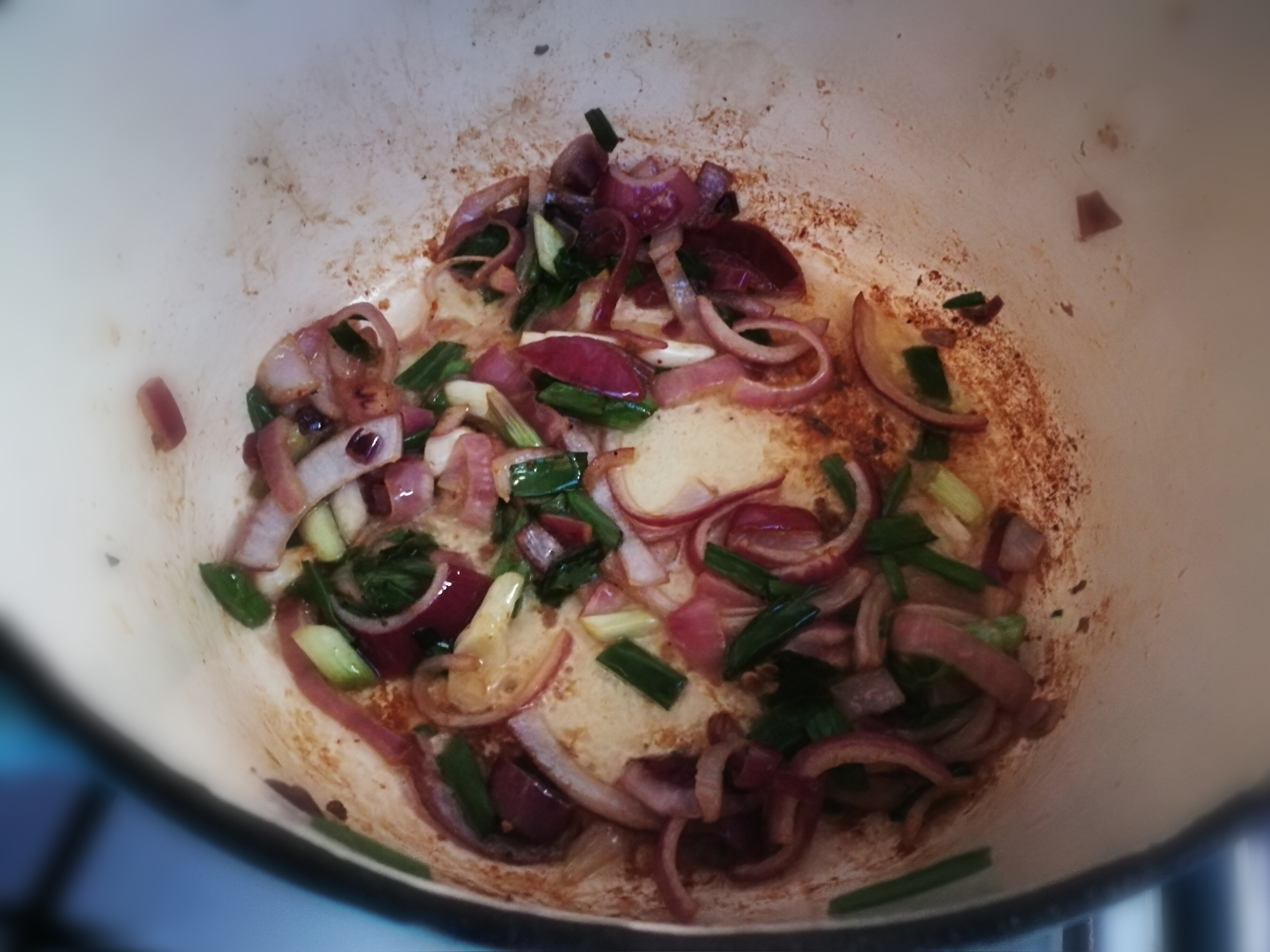 Ceafa de porc coapta incet, cu sos de legume, piureuri de cartofi si morcovi