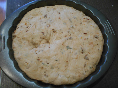 Paine de casa cu rosii uscate