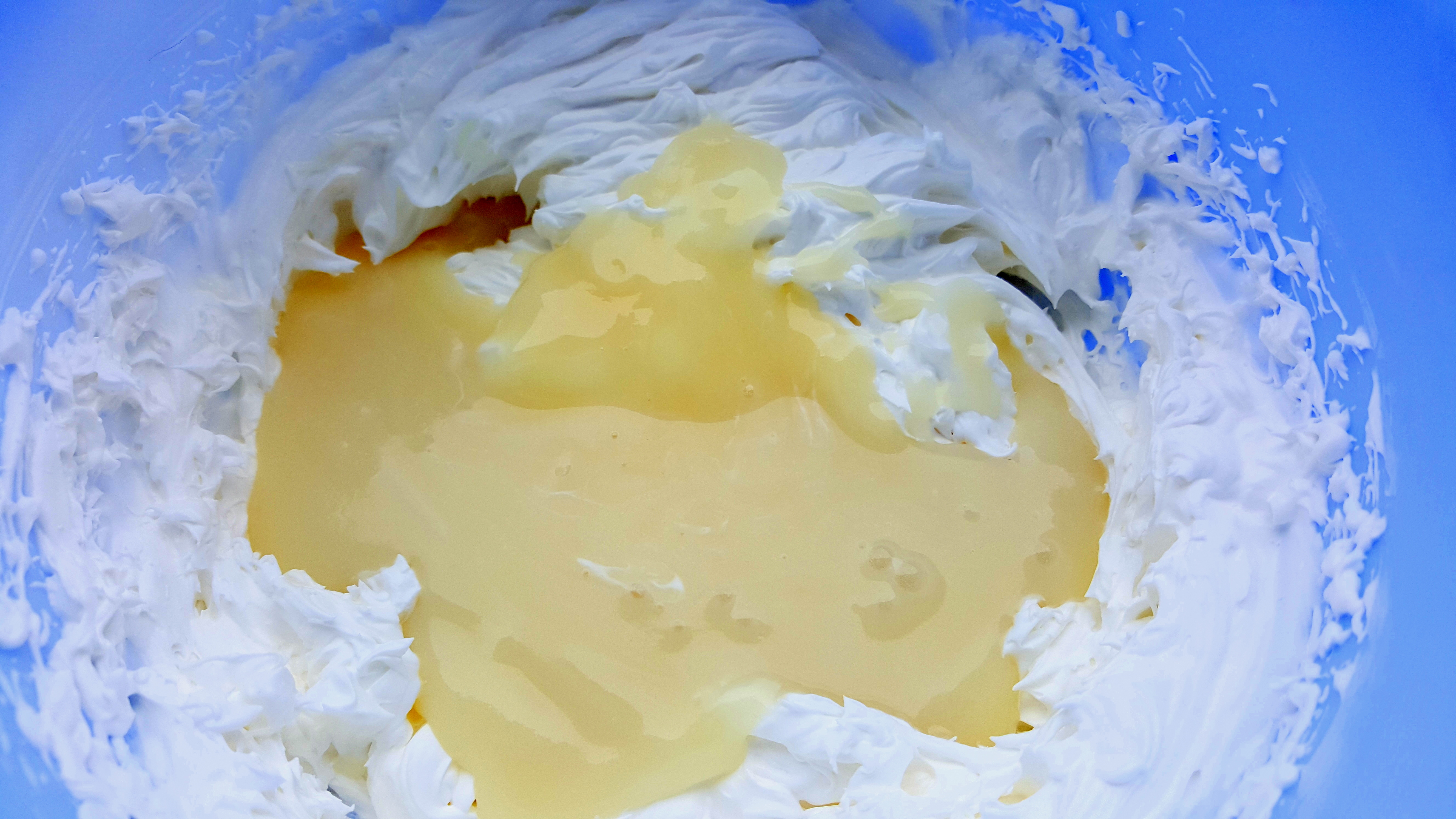 Minitarte cu ganache de ciocolata alba