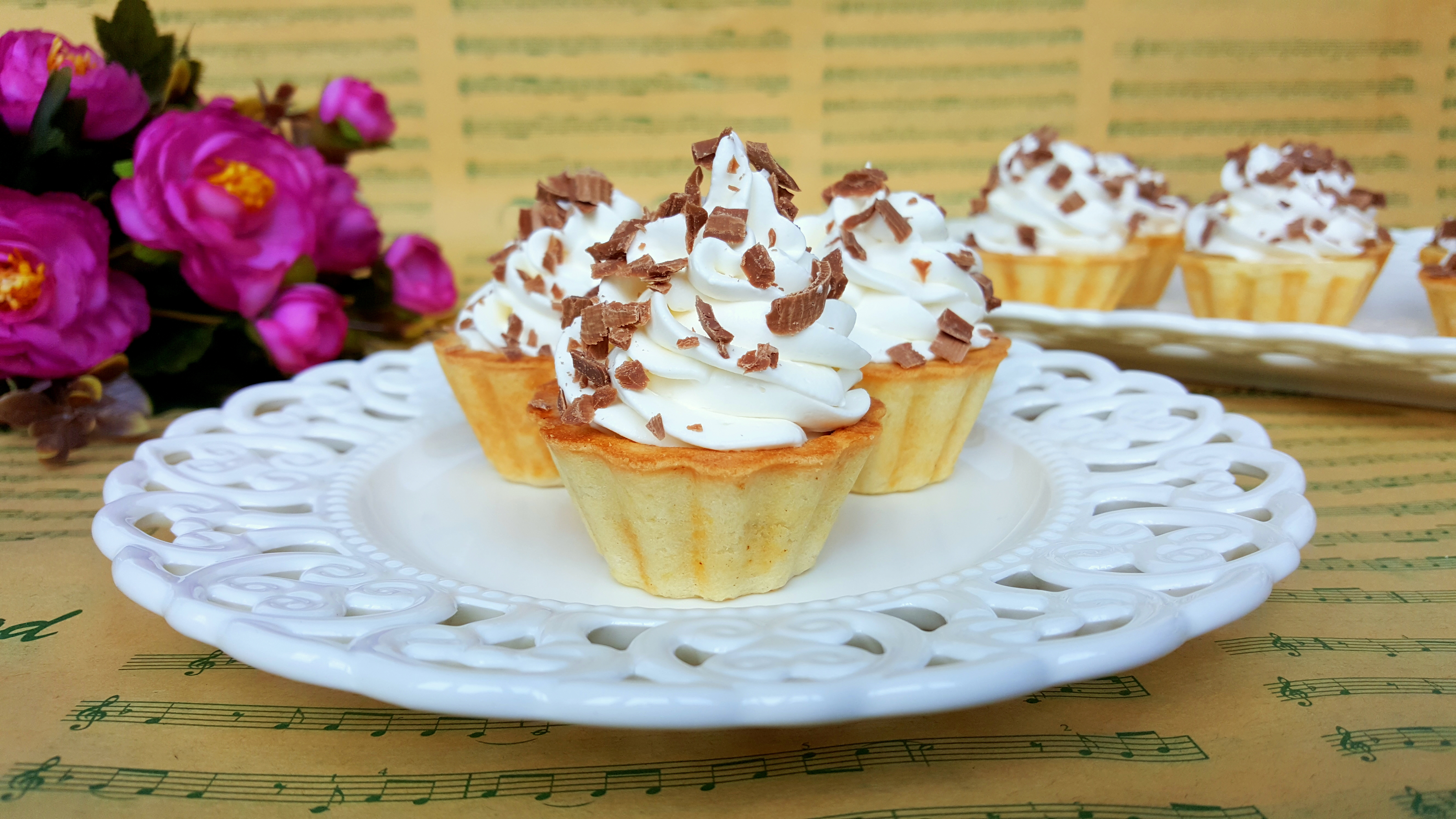 Minitarte cu ganache de ciocolata alba