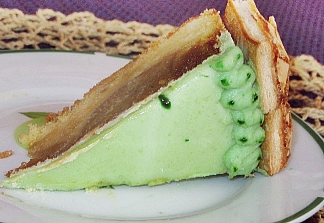 Tort de mere cu glazura verde