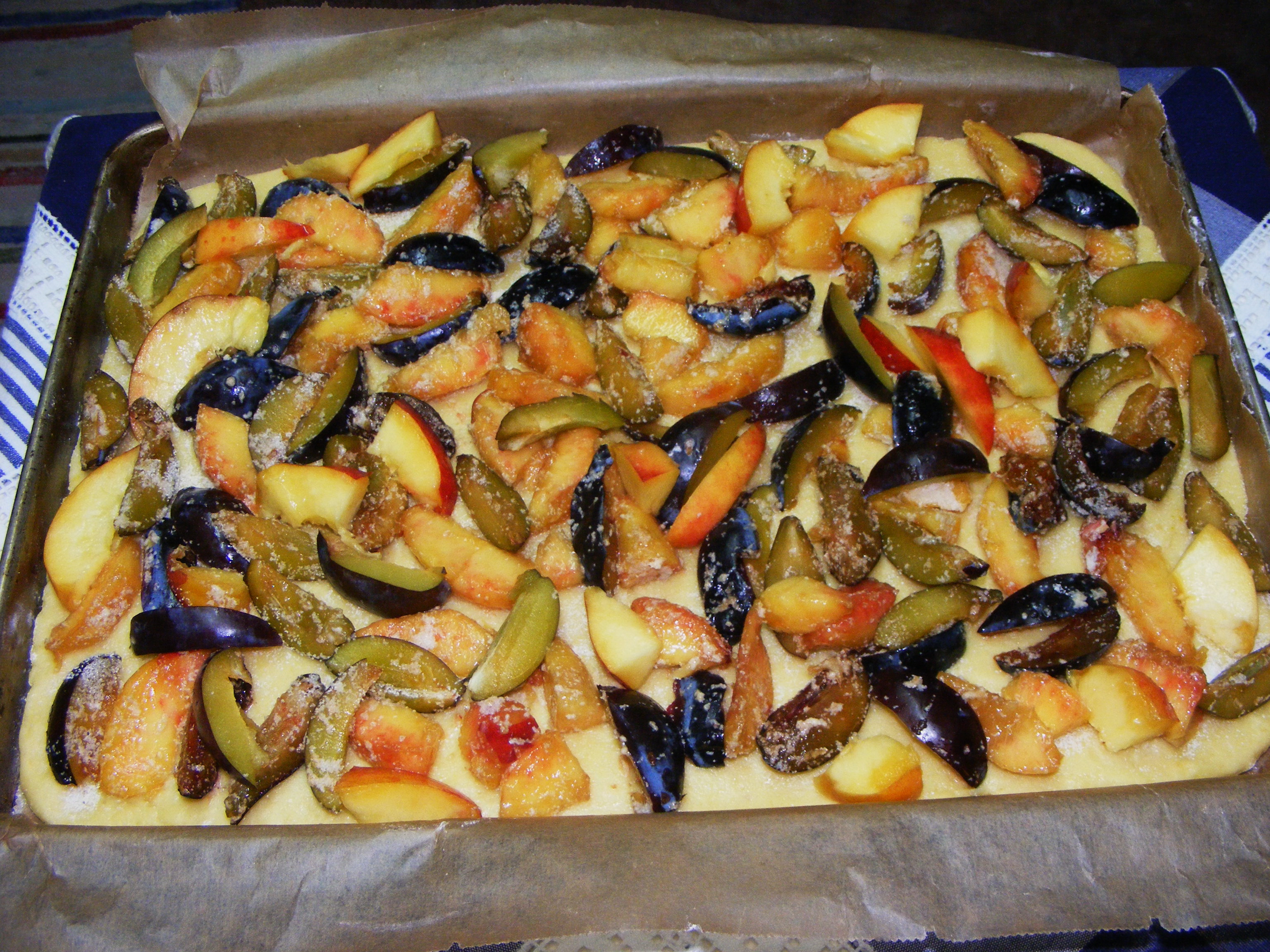 Placinta din aluat fraged cu fructe si crema