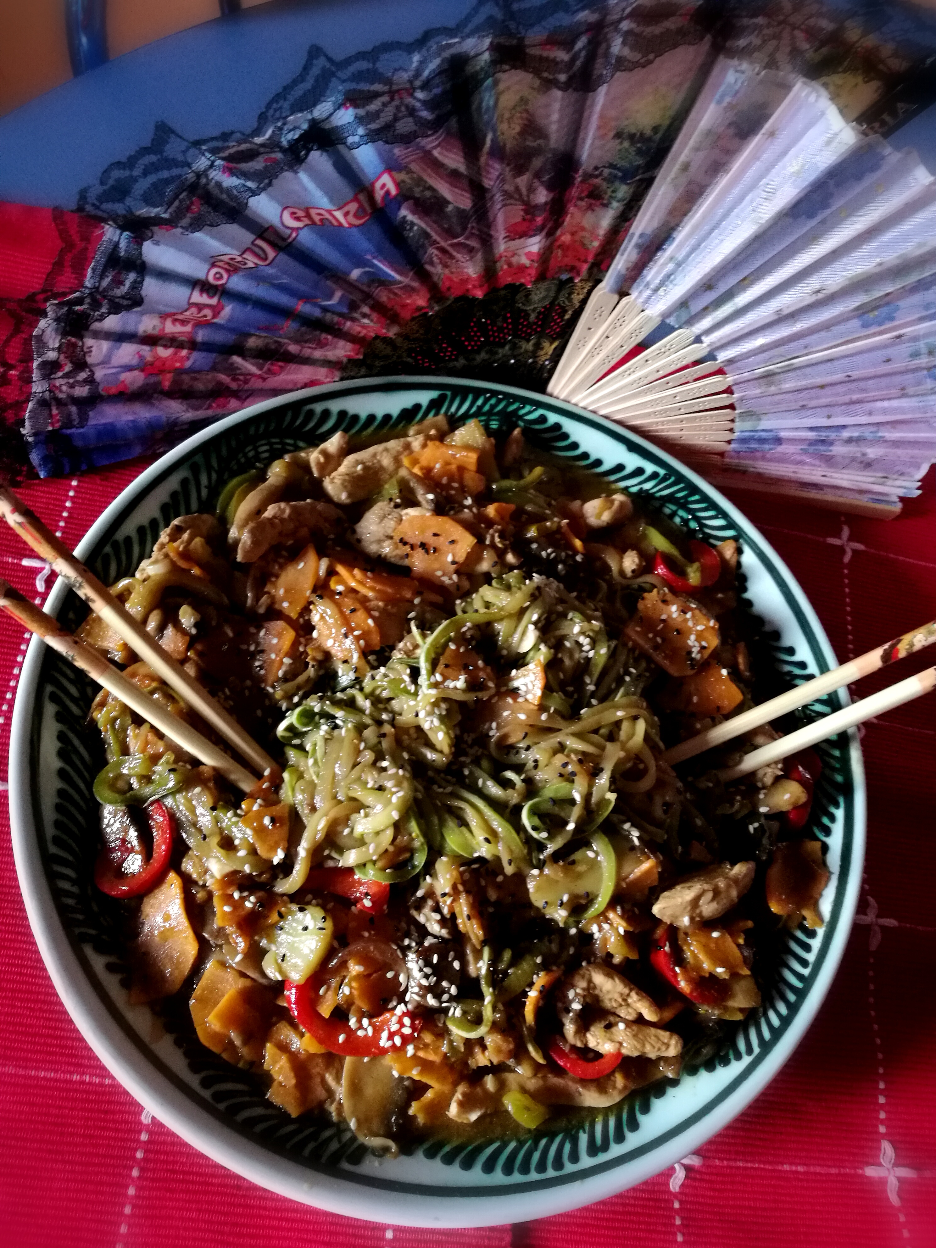 Mancare de piept de pui cu legume la wok