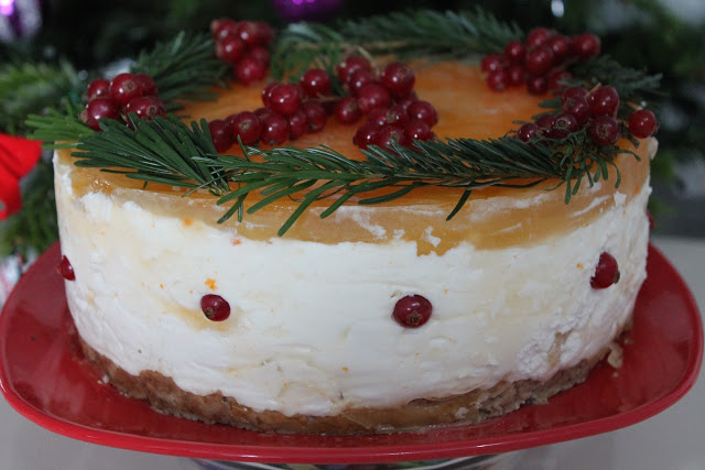 Tort cu crema de branza si jeleu de ananas