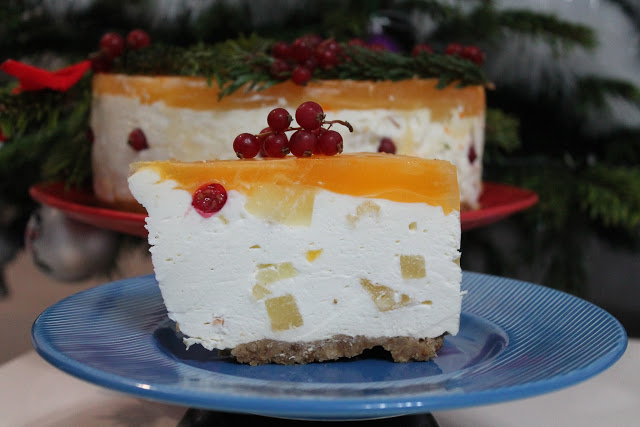 Tort cu crema de branza si jeleu de ananas