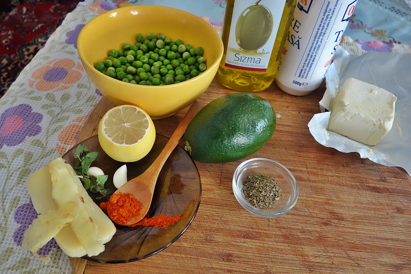 Supa crema de mazare verde cu avocado si menta verde