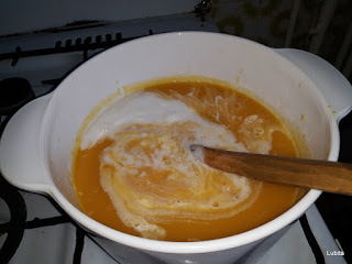 Supa crema de dovleac cu fructe
