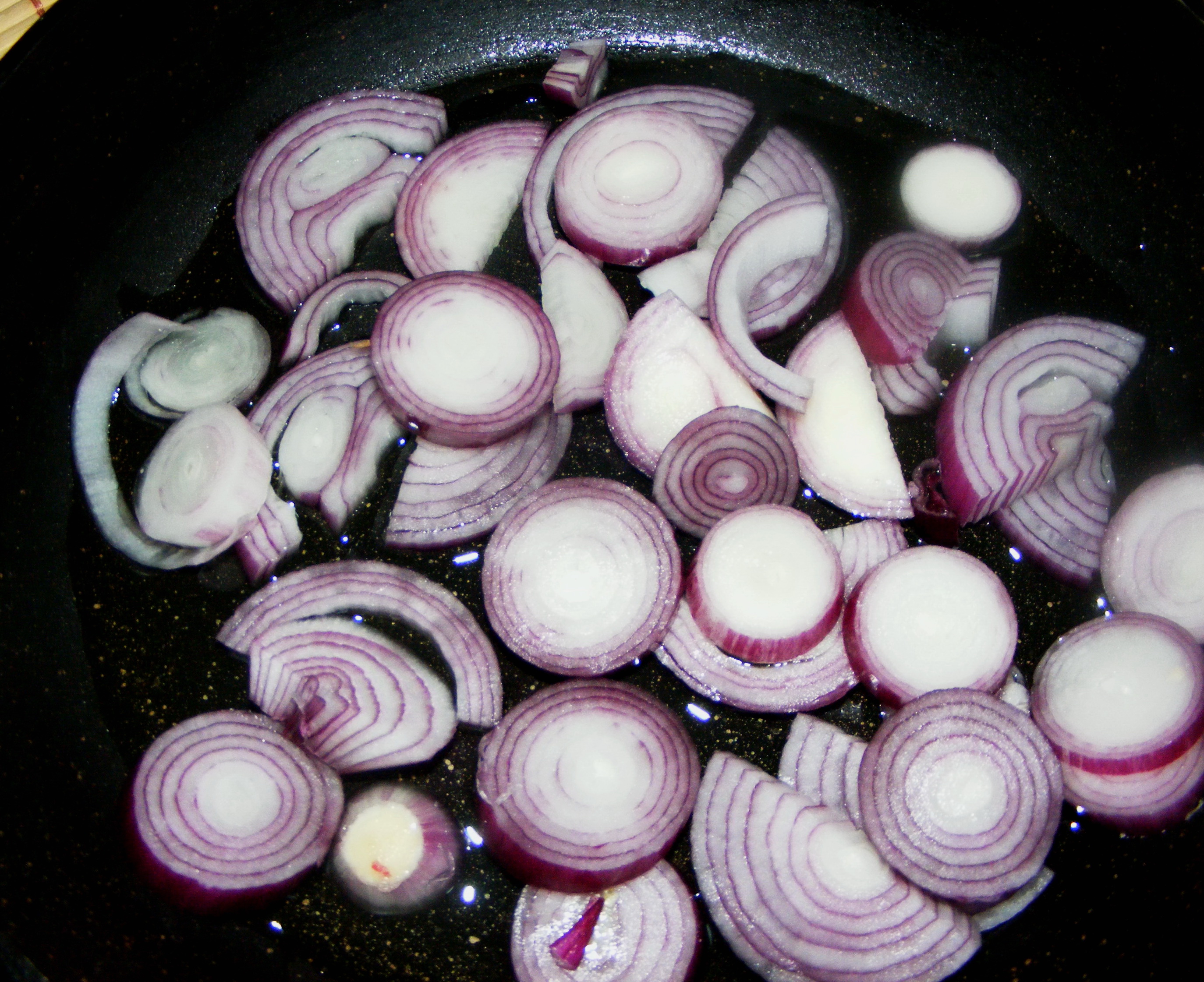 Salata de fasole boabe cu ciuperci umplute