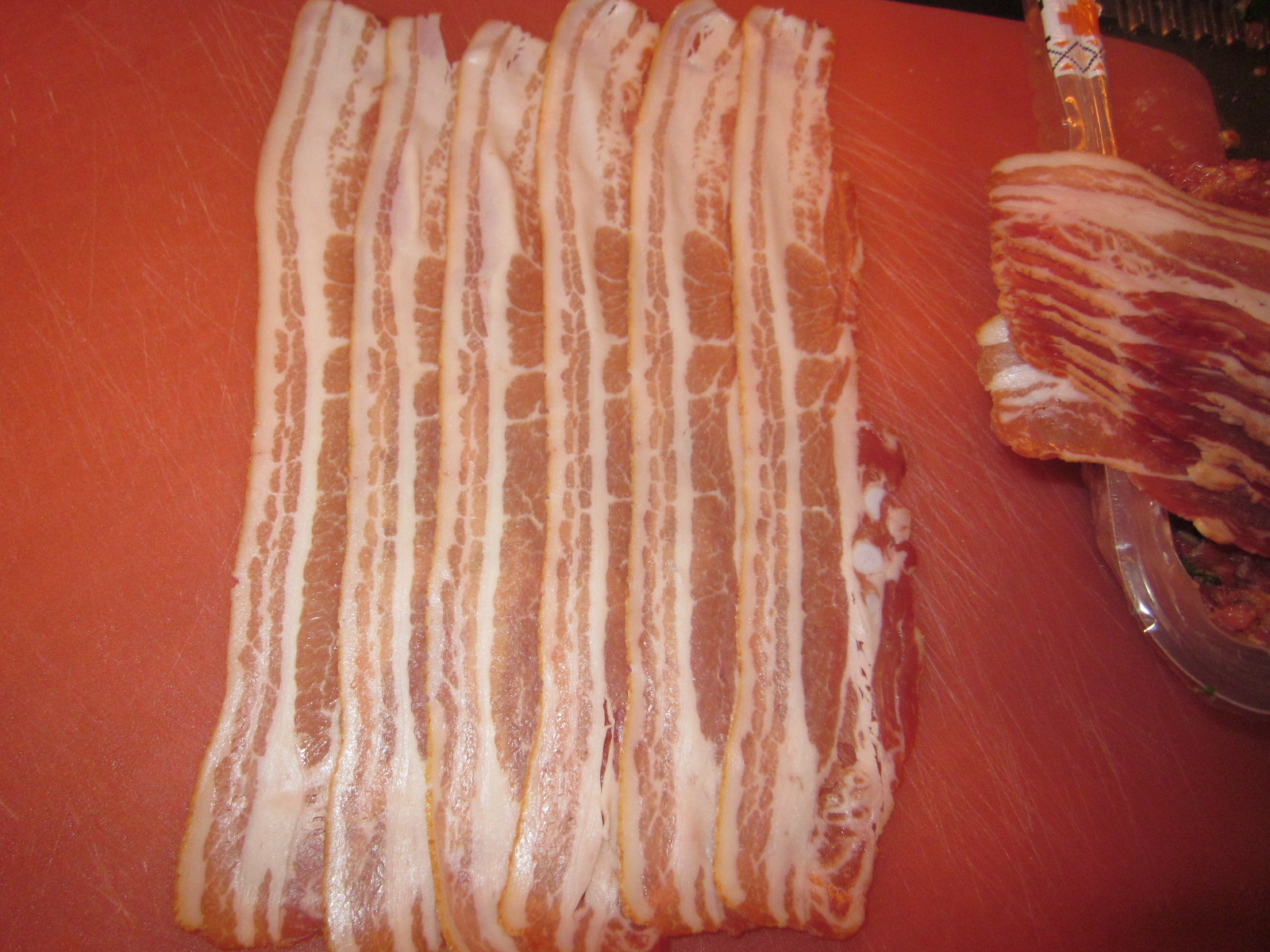 Pulpe de pui umplute invelite in bacon